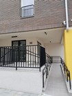 Ulaz sa stepeništem i rampom za invalide